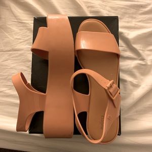 Melissa Goldenrod platform sandal size 38/9